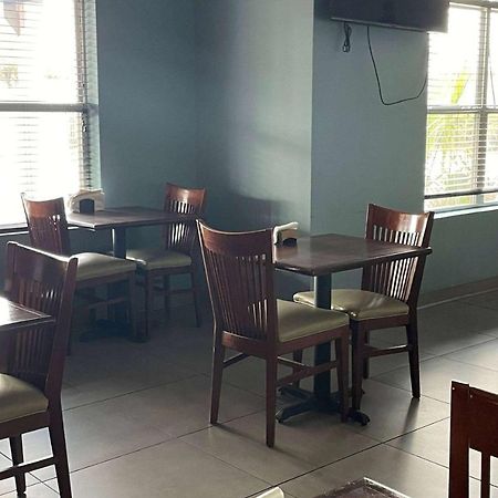 Hotel Baymont By Wyndham Sumter Extérieur photo