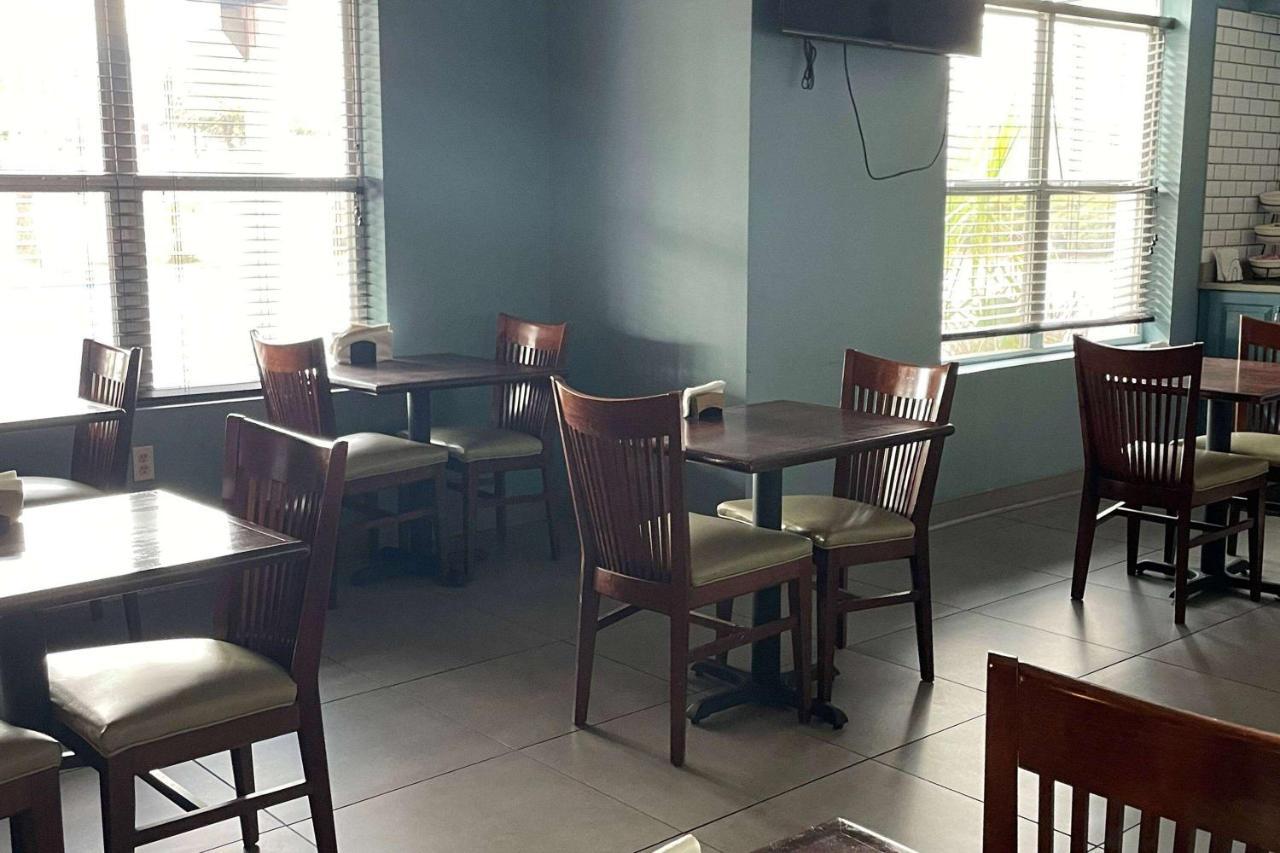 Hotel Baymont By Wyndham Sumter Extérieur photo